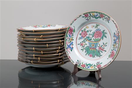 Thirteen porcelain plates. China. 19th century