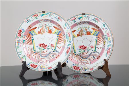 Pair of Imari porcelain plates. 19th century