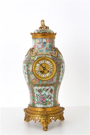 Chinese ware and bronze clock. 19th century