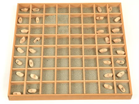 SAITO TAKAKO Fubspur-Shachspiel, 1988 scatola in legno con sabbia e...