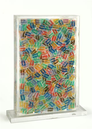 FERNANDEZ ARMAN Senza titolo accumulazione di francobolli dentro a resina,...