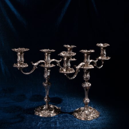 Coppia di candelabri a tre fiamme in argento