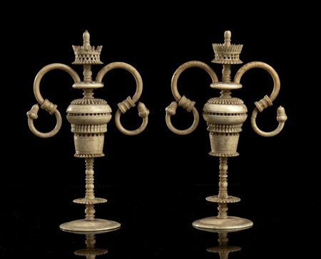 Coppia di candelieri Tedeschi in osso - Germania meridionale, prima meta del XVII Secolo
