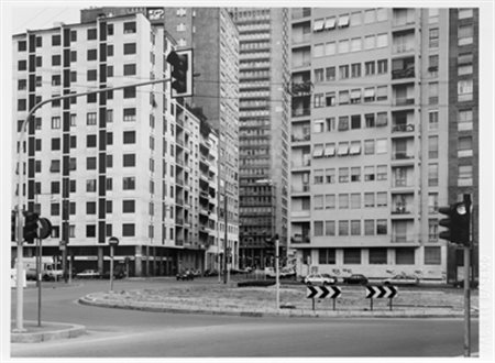 GABRIELE BASILICO (1944 – 2013) Milano anni ‘70 stampa ai sali d'argento...