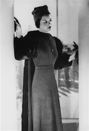 Laure Albin-Guillot (1879-1962)  - Senza titolo (Moda), 1937/1938
