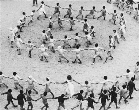 Andrè Kertèsz (1894-1985)  - Enfants, years 1930