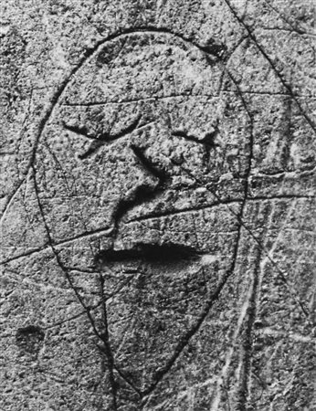 BRASSAI Gyula Halasz (1899-1994)  - Graffiti, dalla serie "IV, Masques et Visages", 1935