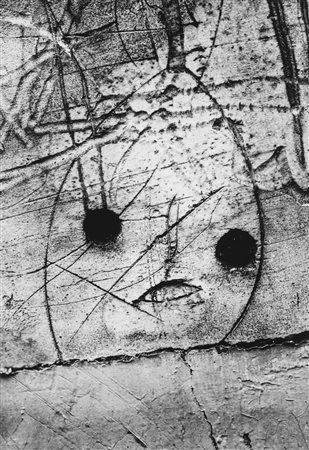 BRASSAI Gyula Halasz (1899-1994)  - Graffiti, dalla serie "IV, Masques et Visages", 1935