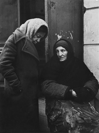 Roman Vishniac (1897-1990)  - Sharing Sorrows, Varsavia o Lodz, 1935/1938