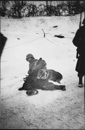 Tony Vaccaro (1922)  - Senza titolo (Soldato), years 1940