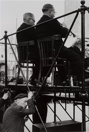 Gianni Berengo Gardin (1930)  - In piazza, years 1960