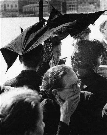 Gianni Berengo Gardin (1930)  - Venezia, I Gitanti della Domenica, years 1960