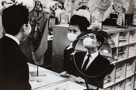 Frank Horvat (1928-2020)  - Sales girl and costumer at shop in Tokyo, years 1970