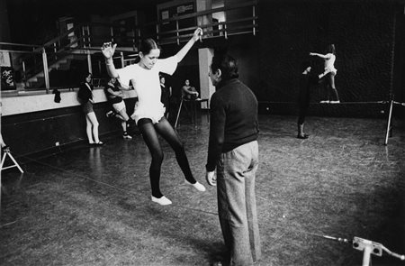 Mario Dondero (1928-2015)  - Parigi, scuola nazionale del circo, 1977