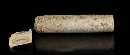 PENDENTE IN GIADA IN STILE ARCAICO 
Cina