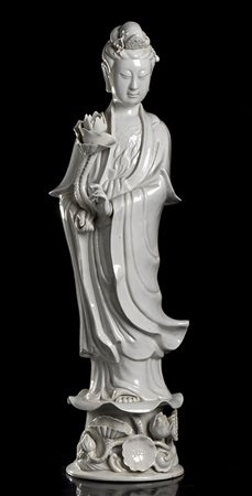 GRANDE GUANYIN IN PORCELLANA 'BLANC DE CHINE' 
Cina, XX secolo