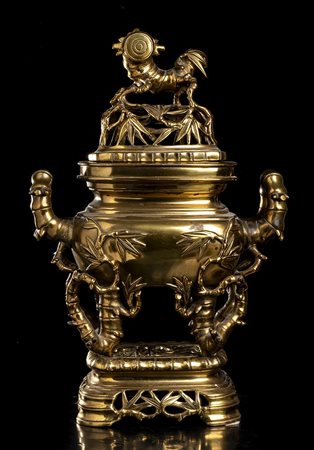 GRANDE INCENSIERE IN METALLO DORATO 
Cina, XX secolo