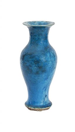 VASO A BALAUSTRO IN PORCELLANA CON INVETRIATURA TURCHESE 
Cina, dinastia Qing, XIX secolo