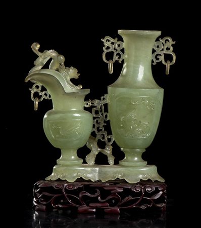 COMPOSIZIONE CON DUE VASI IN PIETRA 
Cina, XX secolo