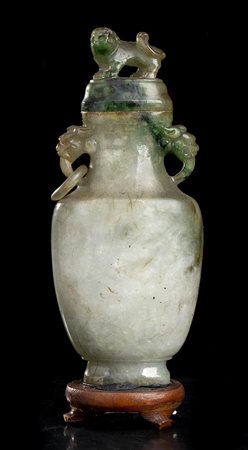 PICCOLO VASO CON COPERCHIO IN PIETRA 
Cina, XX secolo