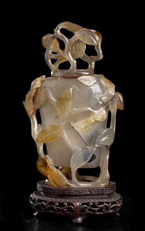 PICCOLO VASO IN AGATA 
Cina, XX secolo