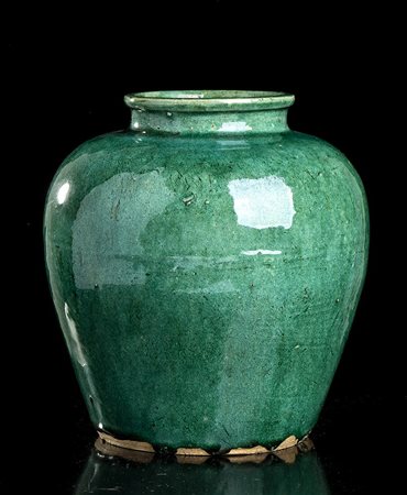 GIARA IN CERAMICA CON INVETRIATURA VERDE 
Cina, dinastia Qing