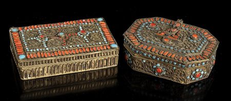 DUE SCATOLE IN METALLO CON INTARSI 
Nepal, XX secolo