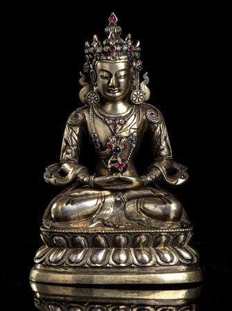 AMITAYUS IN LEGA DI RAME CON INTARSI IN PIETRE 
Sino-tibetano, XVIII-XIX secolo
