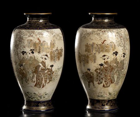 COPPIA DI VASI A BALAUSTRO IN CERAMICA DI STILE 'SATSUMA' 
Giappone, periodo Meiji