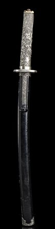 WAKIZASHI IN ACCIAIO CON SUOI FORNIMENTI 
Giappone, XX secolo