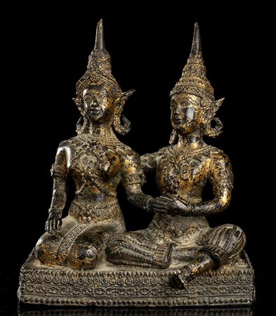 GRUPPO CON DUE DIVINITÀ IN BRONZO DORATO 
Thailandia, XIX-XX secolo