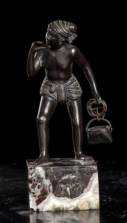 PICCOLA FIGURA DI CONTADINO IN BRONZO 
probabilmente Thailandia, inizio del XX secolo