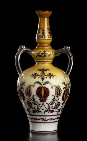 FIASCA IN VETRO SMALTATO E PARZIALMENTE DORATO 
Iran, XIX-XX secolo