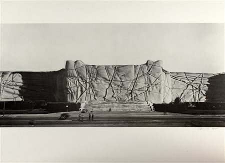 Christo (Gabrovo 1935-New York  2020)  - Galleria Nazionale d’Arte Moderna, Wrapped project for Rome, 1968