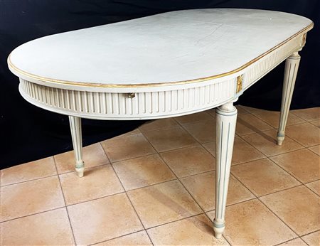 TAVOLO GUSTAVIANO tavolo da parata in legno dolce laccato con decorazioni in...