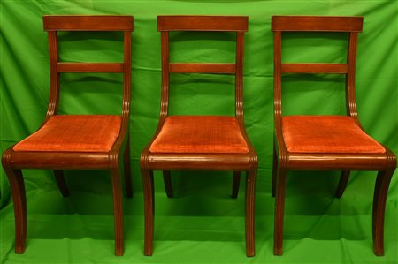 LOTTO DI 6 SEDIE in stile vittoriano con seduta in velluto rosso