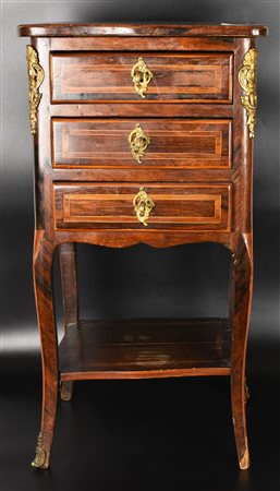 MOBILETTO LUIGI XVI mobiletto a 3 cassetti in legni lastronato con legni di...