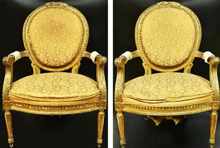 COPPIA DI POLTRONE LUIGI XVI coppia di poltrone in legno scolpito e dorato in...