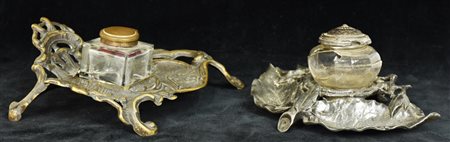 COPPIA DI CALAMAI coppia di calamai in bronzo con portainchiostro in vetro e...