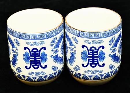 COPPIA DI CHICCHERE coppia di chicchere in porcellana, finemente decorate nei...