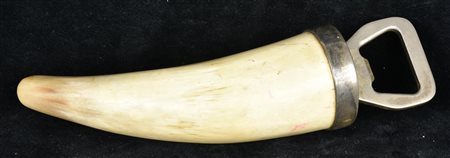 APRIBOTTIGLIE in metallo argentato e osso Italia, 1960 cm 17,5