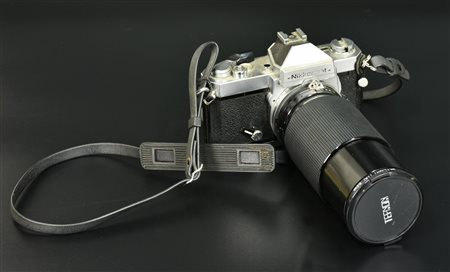 LOTTO DI MACCHINE FOTOGRAFICHE composto da una macchina fotografica...