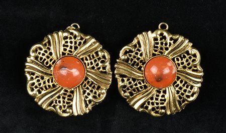 ORECCHINI in metallo dorato con cabochon imitazione pietra dura Italia, 1950...