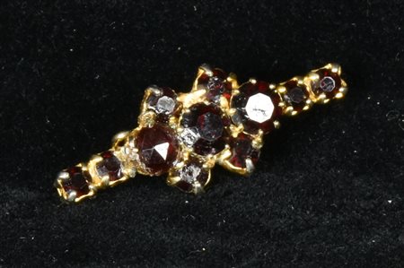 SPILLA in metallo dorato con granati Italia, 1920 mm 30x8