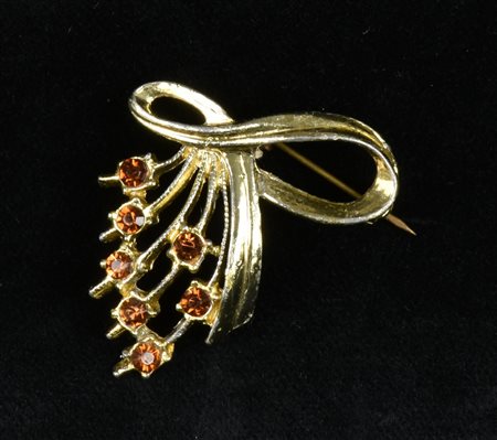 SPILLA in metallo dorato con zirconi Italia, 1960 mm 40x30