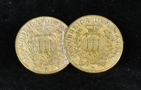 SPILLA in ottone dorato raffigurante due monete da 5 centesimi della...