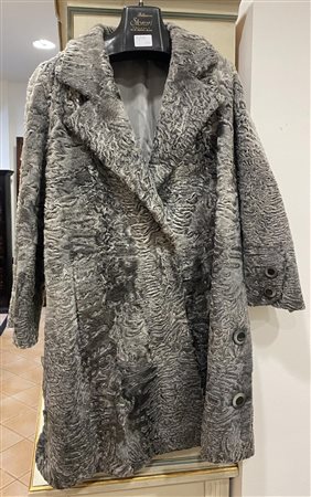 PELLICCIA DI ASTRAKAN lavorazione artigianale Pellicceria Sorari, Milano...