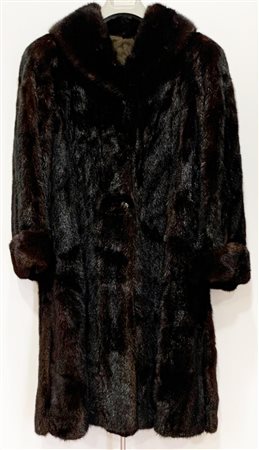 PELLICCIA DI VISONE lavorazione artigianale lunghezza cm 114 diametro cm 130