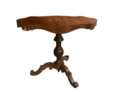 Tavolo biscotto in legno di mogano con intarsi centrali al piano, 19° secolo