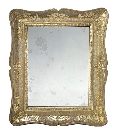 Specchiera con cornice in legno dorato